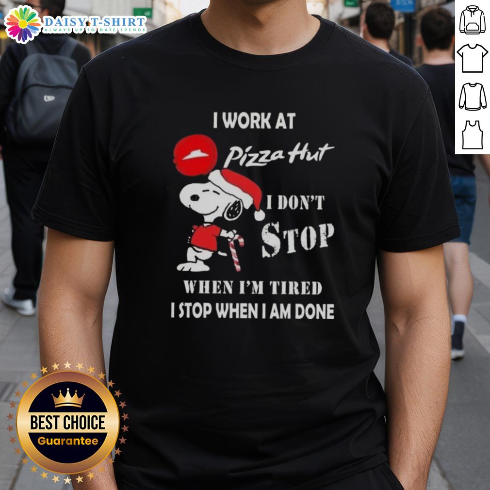 Nice Snoopy I Work At Pizza Hut I Don't Stop When I'm Tired I Stop When I Am Done Christmas T-Shirt Alt Text: Snoopy Christmas T-Shirt for Pizza Hut workers: 'I Don't Stop When I'm Tired, I Stop When I'm Done' design.