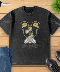 Official Mickey Hands Heart Love T-Shirt for New Orleans Saints Football in a stylish washed design.