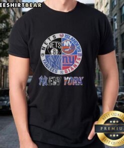 Official New York Yankees, Brooklyn Nets, Islanders, & Giants mashup logo T-shirt showcasing iconic NYC sports teams.