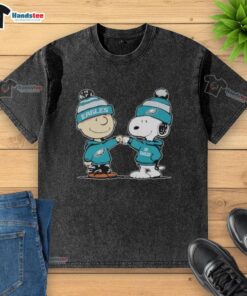 Alt Text: Official Philadelphia Eagles Snoopy and Charlie Brown Best Friends T-shirt showcasing team spirit and friendship.