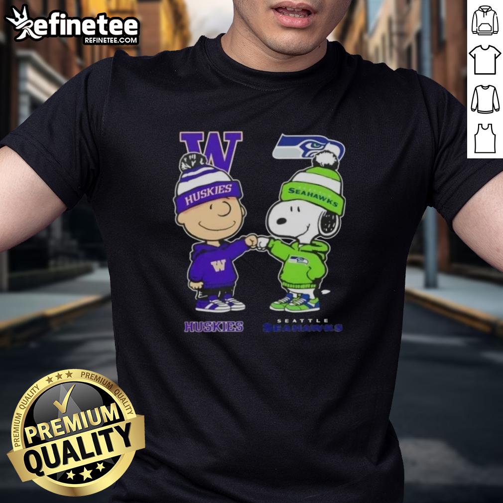 original-charlie-brown-fist-bump-snoopy-washington-huskies-x-seattle-seahawks-t-shirt Alt Text: Original Charlie Brown fist bump with Snoopy on a Washington Huskies x Seattle Seahawks t-shirt design.