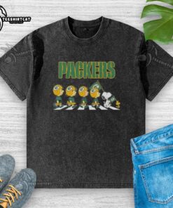 Original Green Bay Packers X Peanuts Snoopy and Friends Abbey Road washed t-shirt featuring iconic characters in team colors.