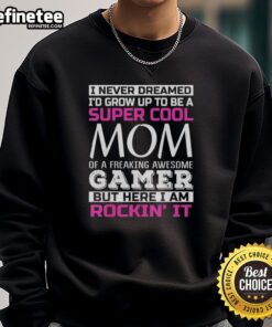 Alt Text: Original 'I Never Dreamed I'd Grow Up To Be A Super Cool Mom Of A Freaking Awesome Gamer' sweatshirt design.
