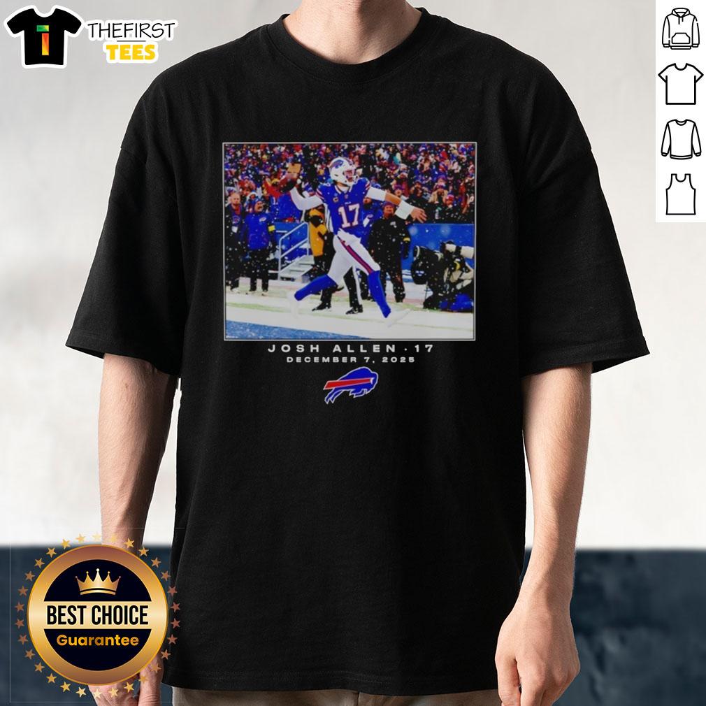 original-josh-allen-buffalo-bills-football-nfl-2025-photo-t-shirt Original Josh Allen Buffalo Bills NFL 2025 T-shirt featuring vibrant team colors and player's graphic for fans.