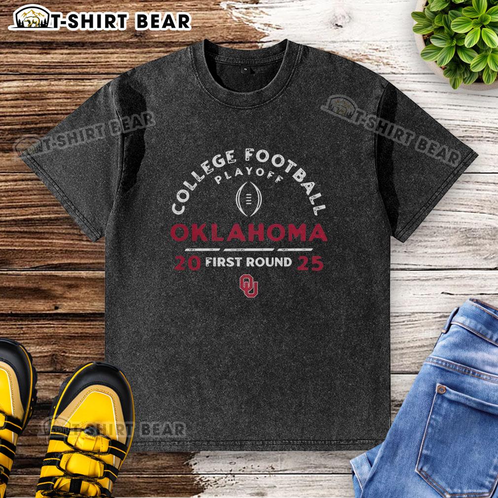 Original Oklahoma Sooners Ncaa 2025-26 College Football Playoff First Round Curved Washed T-Shirt Original Oklahoma Sooners NCAA 2025-26 College Football Playoff First Round curved washed t-shirt in red.