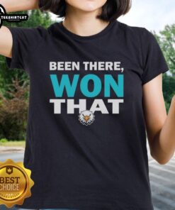 Alt Text: Original Philadelphia Eagles football logo on a stylish ladies' tee, perfect for fans celebrating victories.
