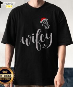 Alt Text: Original Wifey Chicago White Sox Santa Hat Merry Christmas T-Shirt featuring festive design and team logo.