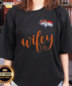 Original Wifey Denver Broncos Santa Hat Christmas Tee for ladies, perfect for holiday cheer and game day spirit.