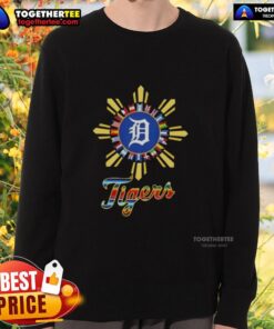 Alt Text: Premium 2025 Detroit Tigers baseball sweatshirt featuring Hispanic design, perfect for fans and stylish wear.