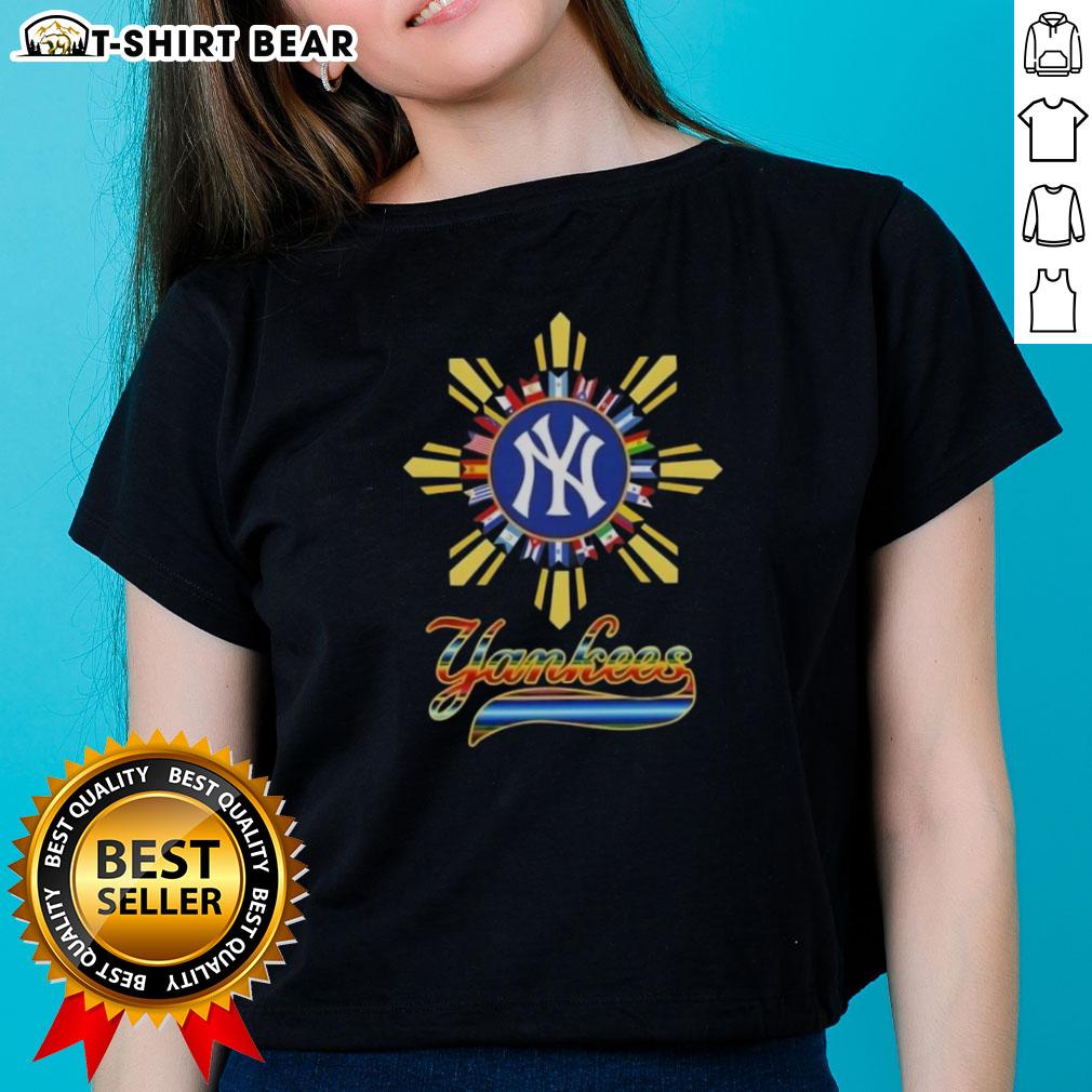 Premium 2025 New York Yankees Baseball X Hispanic Ladies Tee Alt Text: Premium 2025 New York Yankees baseball tee for Hispanic ladies, featuring stylish design and comfortable fit.