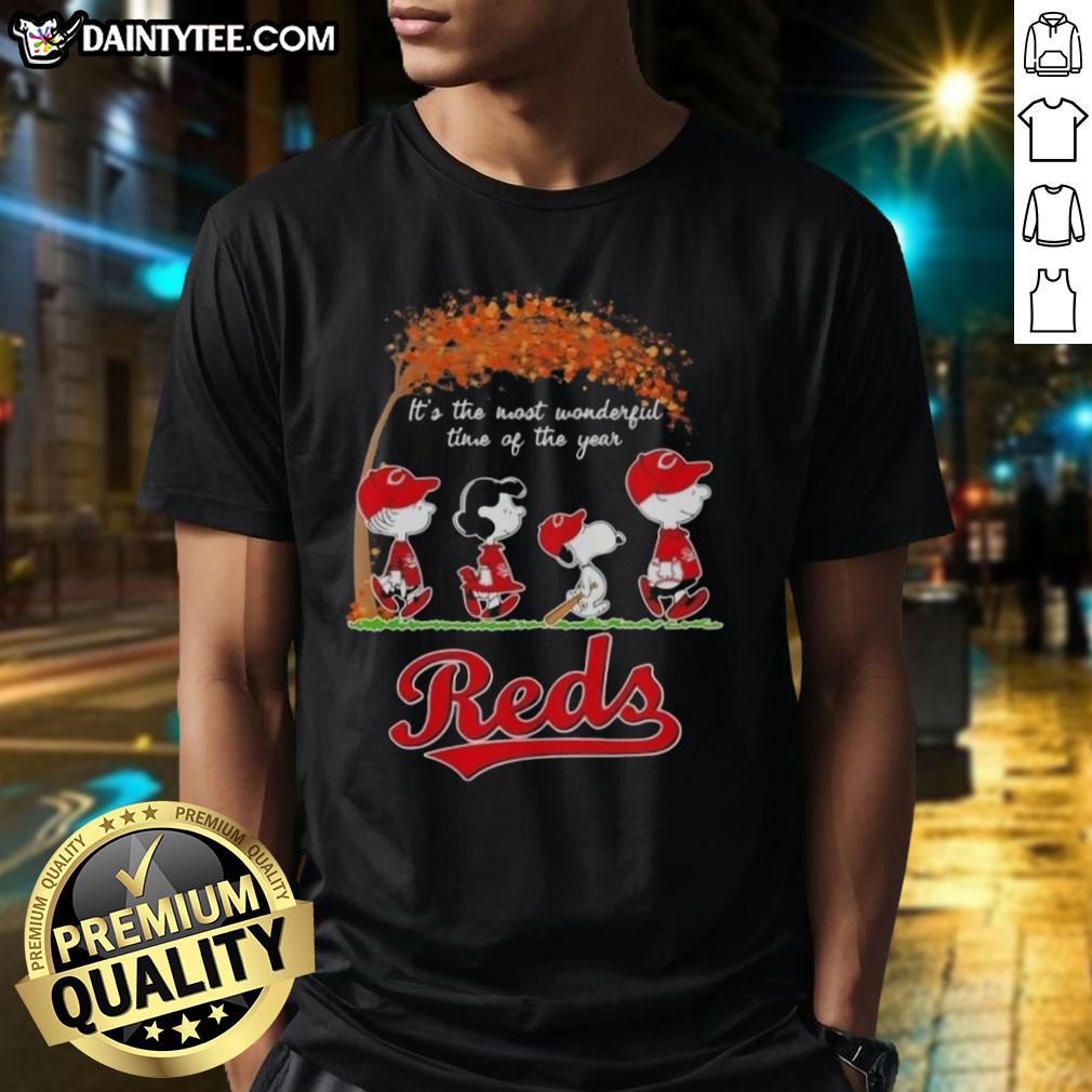 premium-cincinnati-reds-x-peanuts-snoopy-and-friends-autumn-its-the-most-wonderful-time-of-the-year-t-shirt-1 Alt Text: Premium Cincinnati Reds X Peanuts Snoopy and Friends autumn t-shirt celebrating It's The Most Wonderful Time Of The Year.