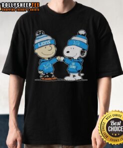 Alt Text: Premium Detroit Lions Snoopy and Charlie Brown Best Friends T-Shirt featuring vibrant graphics and soft fabric.