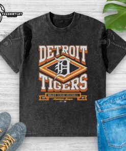 Premium Detroit Tigers Heater Washed T-Shirt in navy blue, featuring the team's logo and a vintage distressed look.