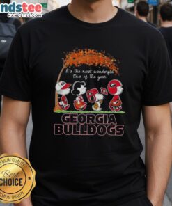 Premium Georgia Bulldogs X Peanuts Snoopy And Friends autumn T-shirt featuring festive designs for the holiday season.