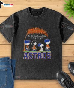 Premium Houston Astros X Peanuts Snoopy and Friends autumn washed t-shirt, perfect for fall celebrations and baseball fans.