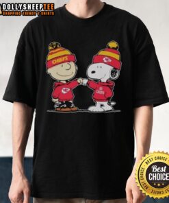 Alt Text: Premium Kansas City Chiefs Snoopy and Charlie Brown best friends t-shirt featuring vibrant graphics and team colors.