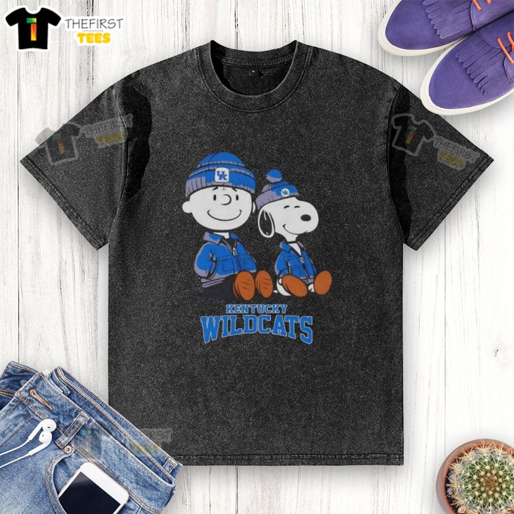 premium-kentucky-wildcats-x-snoopy-and-charlie-brown-washed-t-shirt Alt Text: Premium Kentucky Wildcats X Snoopy and Charlie Brown washed t-shirt featuring a vibrant design for fans.
