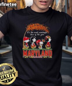 Premium Maryland Terrapins X Peanuts Snoopy T-shirt for autumn featuring Snoopy and friends, celebrating the season.