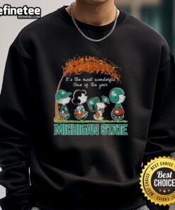 Premium Michigan State Spartans X Peanuts Snoopy and Friends sweatshirt celebrating autumn's most wonderful time.