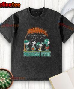 Premium Michigan State Spartans X Peanuts Snoopy and Friends autumn washed t-shirt showcasing festive fall designs.