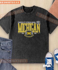 Premium Michigan Wolverines Cheez-It Citrus Bowl 2025 washed t-shirt featuring team colors and logo for fans.