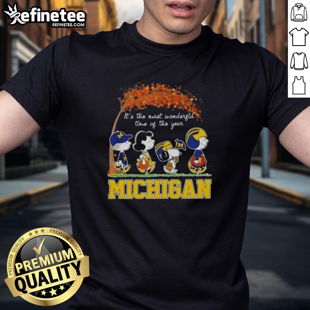 premium-michigan-wolverines-x-peanuts-snoopy-and-friends-autumn-its-the-most-wonderful-time-of-the-year-t-shirt Premium Michigan Wolverines X Peanuts Snoopy and Friends autumn t-shirt celebrating 'It's The Most Wonderful Time of The Year.'
