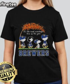 Premium Milwaukee Brewers X Peanuts Snoopy autumn tee for women celebrating the most wonderful time of the year.