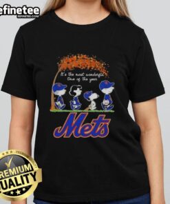Premium New York Mets X Peanuts Snoopy and Friends autumn tee for women, celebrating the most wonderful time of the year.