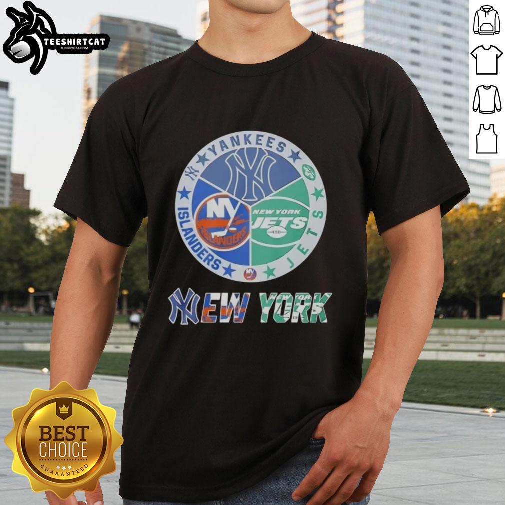 premium-new-york-yankees-new-york-islanders-new-york-jets-and-new-york-knicks-mashup-logo-t-shirt-1 Premium New York Yankees, Islanders, Jets, and Knicks mashup logo T-shirt showcasing iconic NYC sports teams.