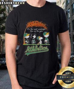 Premium Oakland Athletics X Peanuts Snoopy and Friends autumn T-shirt celebrating the most wonderful time of the year.