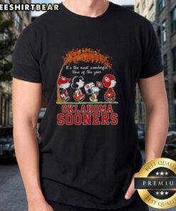 Premium Oklahoma Sooners X Peanuts Snoopy And Friends autumn t-shirt featuring festive design celebrating the season.