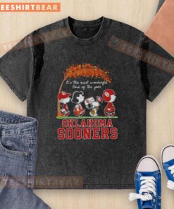 Alt Text: Premium Oklahoma Sooners X Peanuts Snoopy and Friends autumn t-shirt featuring a festive design for the holiday season.
