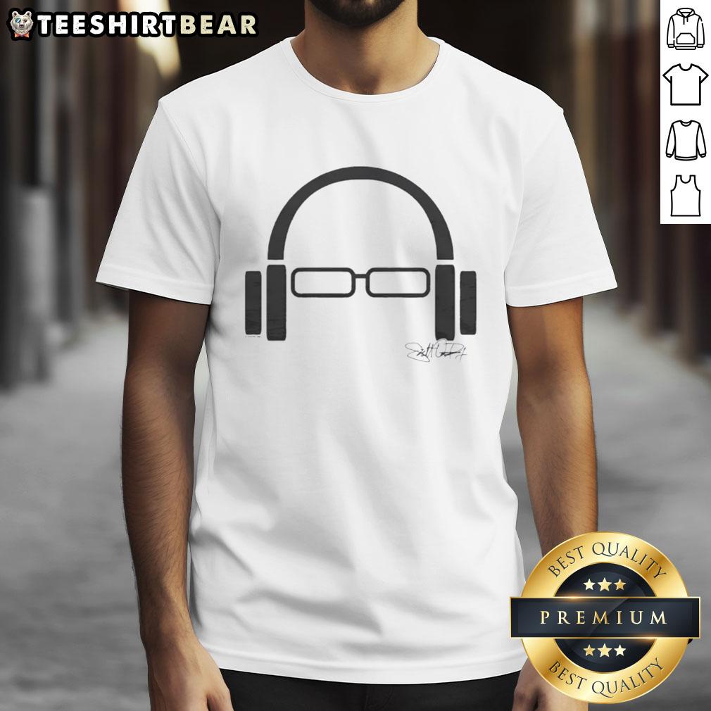 premium-scott-van-pelt-sportscaster-and-sports-talk-show-logo-t-shirt Alt Text: Premium Scott Van Pelt Sportscaster and Sports Talk Show Logo T-Shirt featuring a stylish design for sports fans.