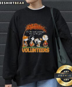 Premium Tennessee Volunteers X Peanuts Snoopy and Friends sweatshirt for autumn, perfect for cozy game days.