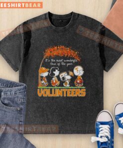 Premium Tennessee Volunteers X Peanuts Snoopy and Friends autumn t-shirt showcasing festive fall vibes and team spirit.