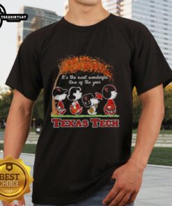 Premium Texas Tech Red Raiders X Peanuts Snoopy Autumn T-Shirt featuring Snoopy and friends celebrating the season.
