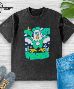 Premium The Wonder Years Go Birds washed t-shirt featuring a vintage design, perfect for fans of the show.