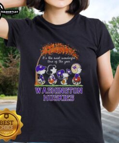 Premium Washington Huskies X Peanuts Snoopy and Friends autumn tee for women, perfect for the holiday season.