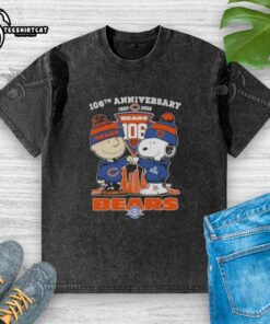 Pretty Charlie Brown and Snoopy 106th Anniversary Chicago Bears football skyline washed t-shirt design.