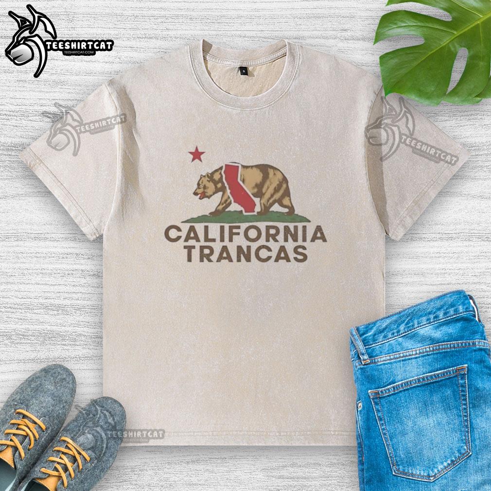 pretty-trancas-california-bear-california-republic-wordplay-vintage-washed-t-shirt Alt Text: Vintage washed t-shirt featuring a California bear design and playful California Republic wordplay in Trancas style.