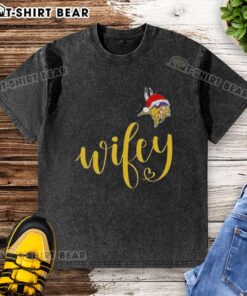 Pretty Wifey Minnesota Vikings Santa Hat Merry Christmas washed t-shirt featuring festive design and team colors.