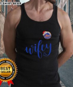 Pretty Wifey New York Mets Santa Hat Merry Christmas Tank Top featuring festive design for holiday baseball fans.