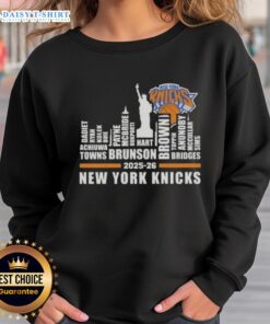 Top 2025-26 New York Knicks basketball sweatshirt featuring city skyline design and team names.