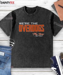 Top BO NIX Were The Overdogs washed T-shirt in a trendy design, perfect for casual wear and music enthusiasts.
