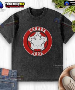 Top Canada 2026 vintage soccer emblem washed t-shirt featuring a classic design and comfortable fit for fans.