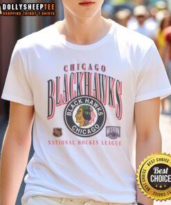 Top Chicago Blackhawks vintage crease T-shirt featuring classic logo design, perfect for hockey fans and collectors.