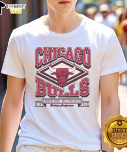 Alt Text: Stylish Top Chicago Bulls Heater T-Shirt featuring bold team logo, perfect for fans and casual wear.