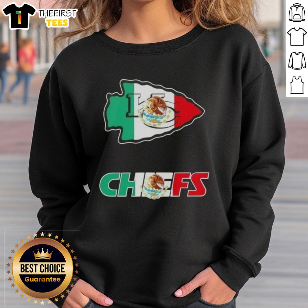 top-kansas-city-chiefs-football-x-mexican-flag-logo-sweatshirt Kansas City Chiefs football sweatshirt featuring a Mexican flag logo, perfect for fans celebrating their heritage.