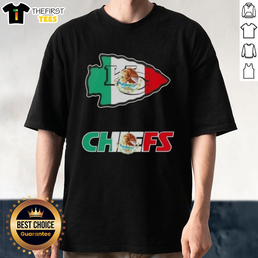 top-kansas-city-chiefs-football-x-mexican-flag-logo-t-shirt Alt Text: Kansas City Chiefs football t-shirt featuring the team's logo alongside the Mexican flag design, perfect for fans.