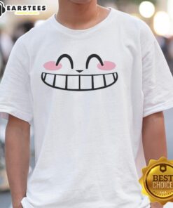 Alt Text: Top Kawaii Wide Smile T-Shirt featuring a cheerful design, perfect for casual wear and adding a playful touch to outfits.